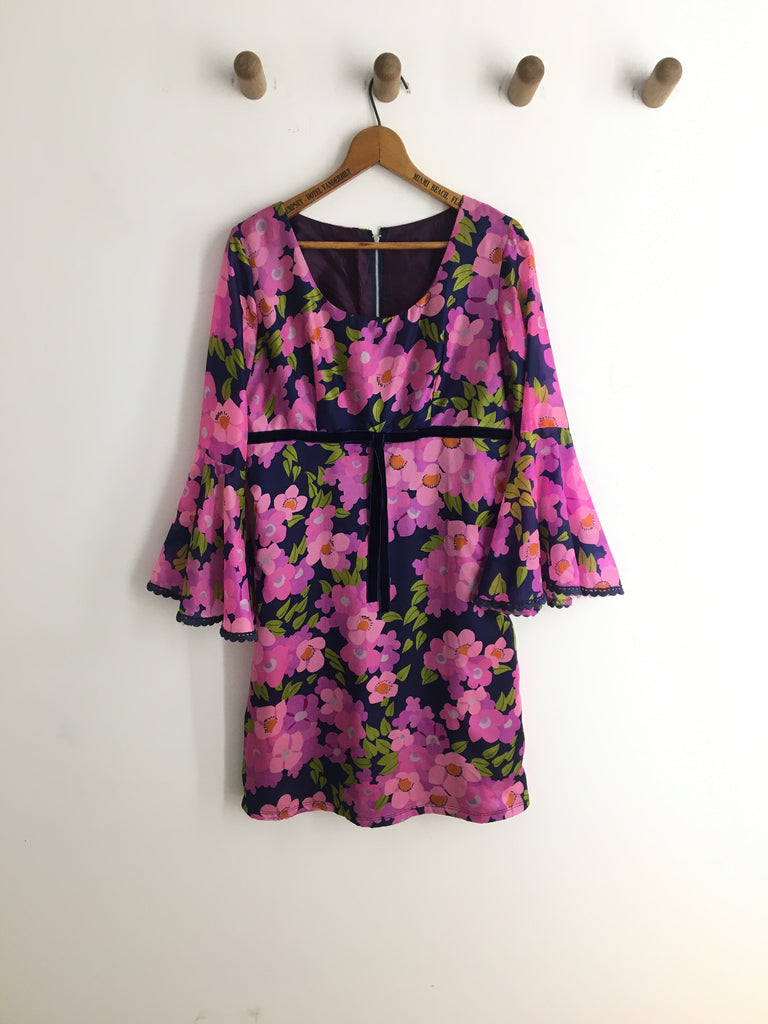 60’s FLORAL DRESS WITH BELL SLEEVES / MEDIUM
